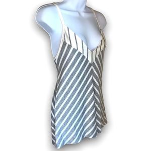 Laila Jayde Naila V Neck Knit Top NWOT